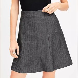 🌿NWOT- ONE OWNER, NEVER WORN🌿LOFT Petites Shimmer Herringbone Seamed Mini Skirt